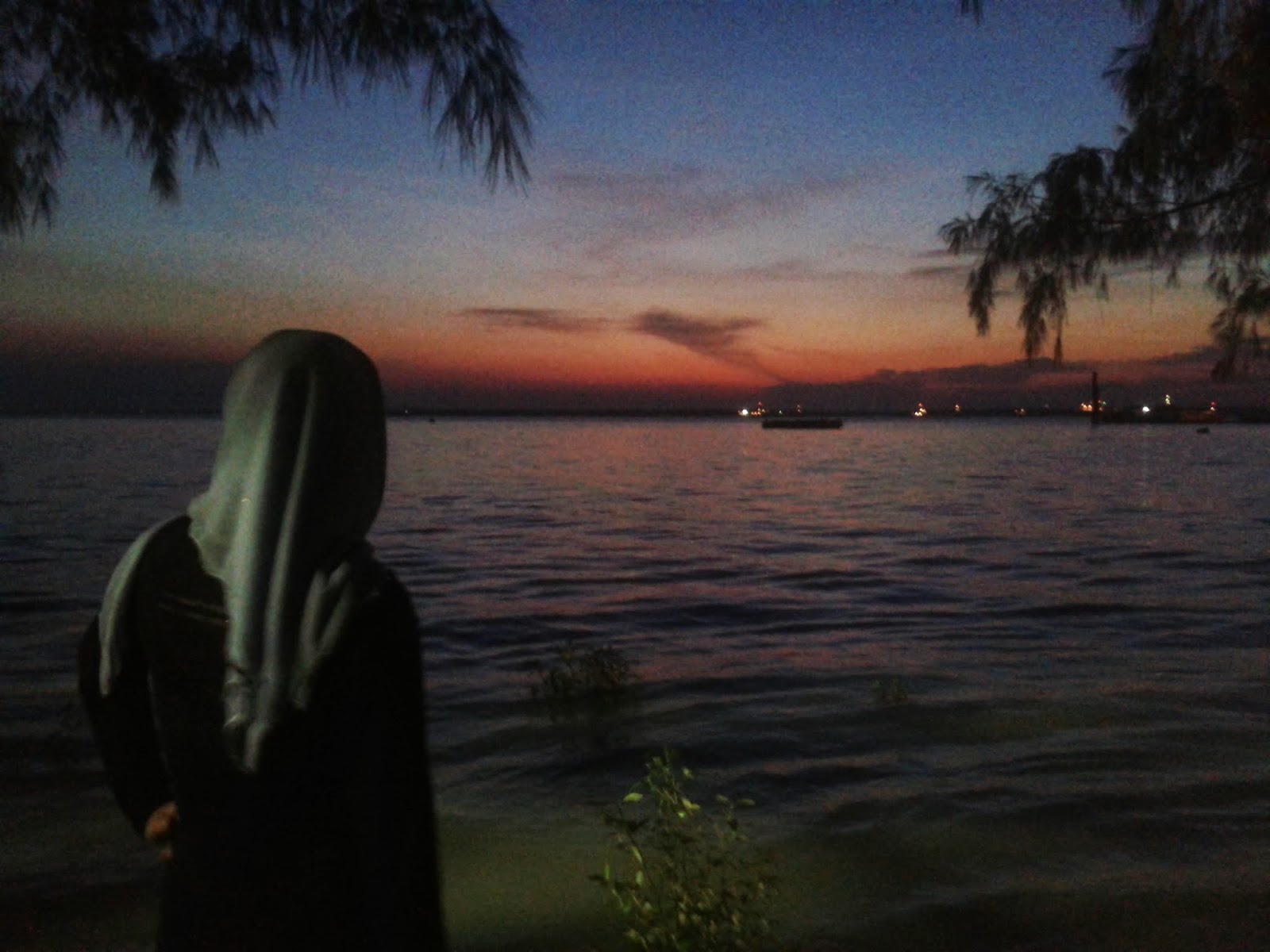 Girl On A Cloud....: melihat sunset yang tak berapa nak sunset ;)