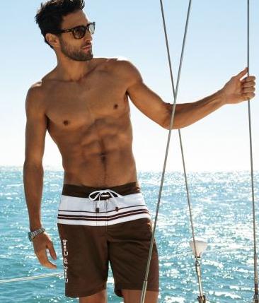 ropa de hombres para la playa y piscina