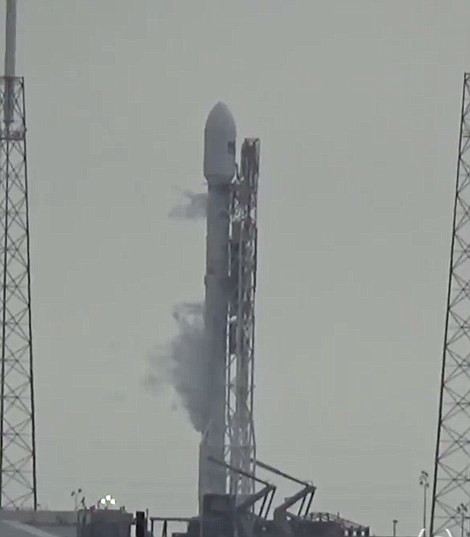 spacex rocket explodes