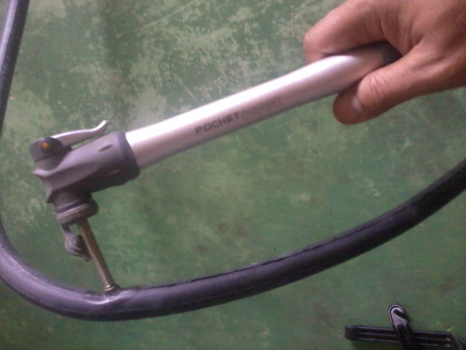 changing road bike tube