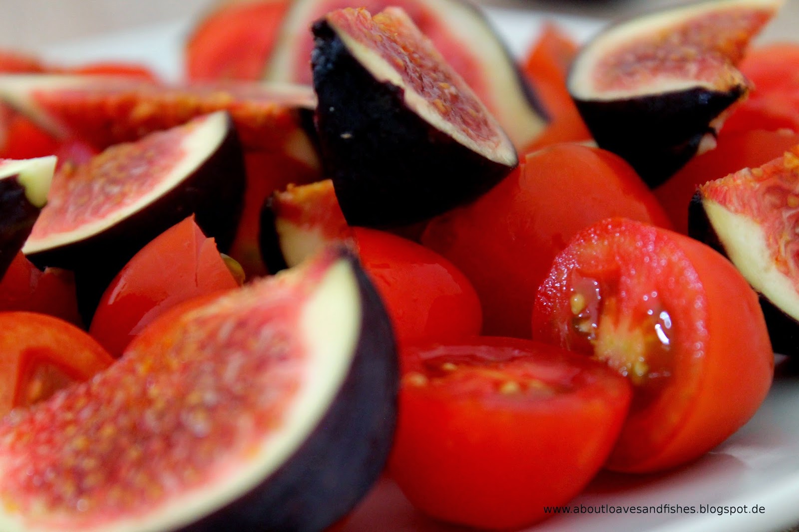 About Loaves and Fishes: Tomaten - Feigen - Salat mit Honigdressing ...