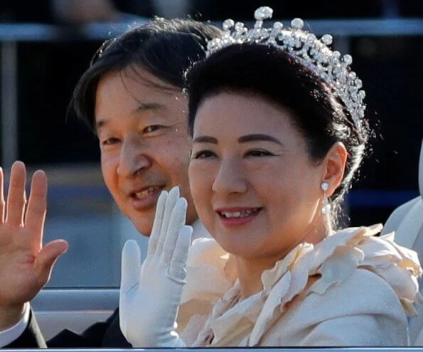 Empress Masako was dressed in a long white dress with a diamond tiara and a medal. Crown Prince Akishino and Crown Princess Kiko