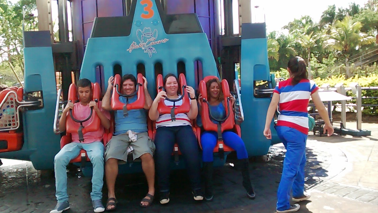 Beto Carrero World - Olha a brincadeira que o pessoal do Hapfun fez com a Big  Tower 😜. #repost Você faz a linha corajoso ou o que reza e ativa a playlist