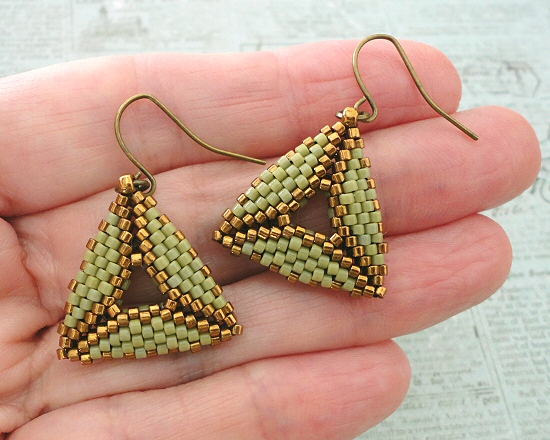 Linda's Crafty Inspirations 3D Peyote Triangle Earrings