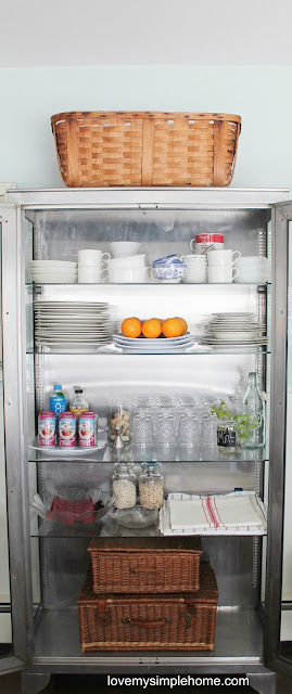 organizing-ideas-for-glass-front-cabinets