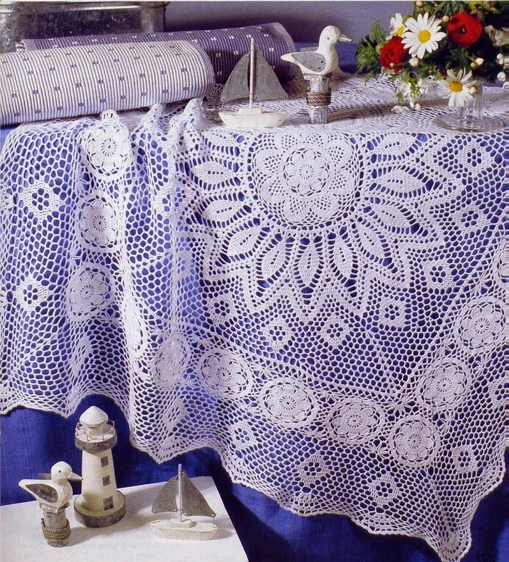 Crochet crochet tablecloth