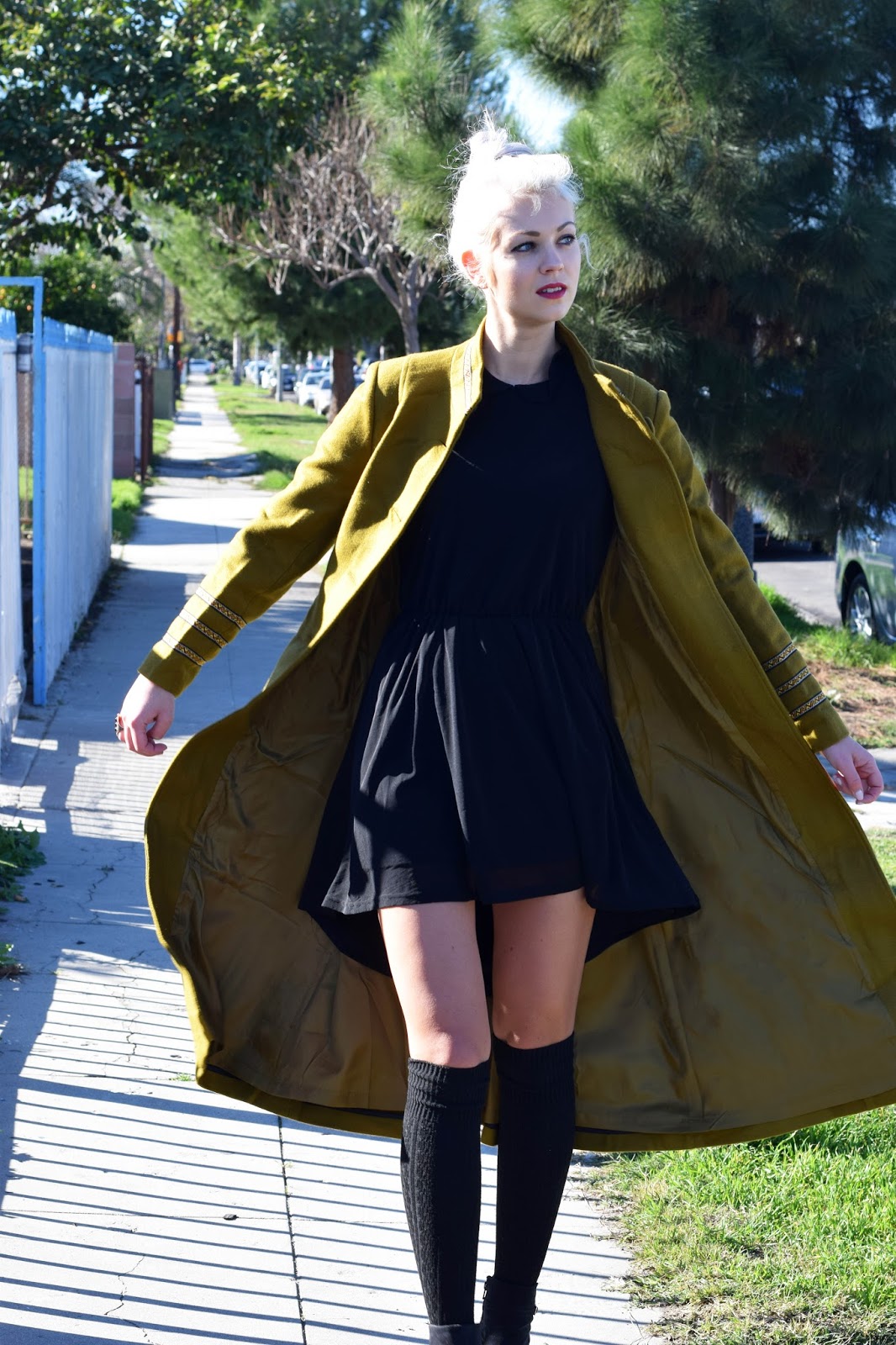 Green coat, jolly chic, german blondy, how to wear a green coat, long coat, heels