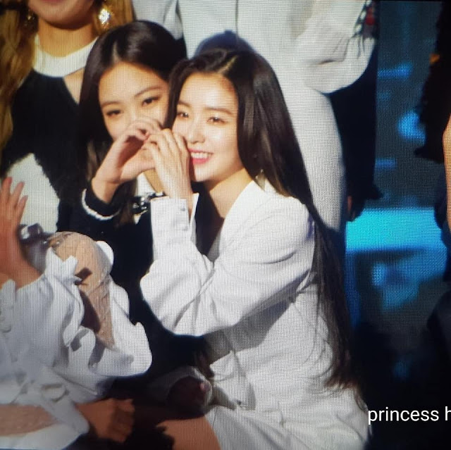 Hangatnya Hubungan Jennie x Irene di 'Gaon Chart Music Awards'