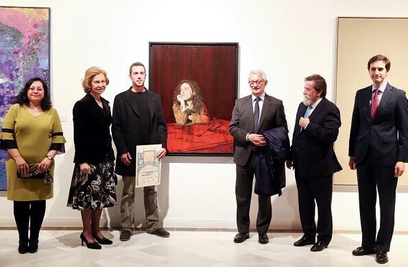 Artist Manuel Diaz Mere. Queen Sofia Paint and Sculpture Award. The queen wore a floral print dress by Adolfo Domínguez