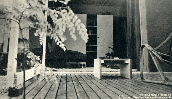 Maison de Week-end préfabriquée. présentée au Salon des Artistes Décorateurs 1967 Architectes: Janine Abraham et Dirk Jan Rol Création: 1967 Maison de Week-end préfabriquée. présentée au Salon des Artistes Décorateurs 1967 Architectes: Janine Abraham et Dirk Jan Rol Création: 1967