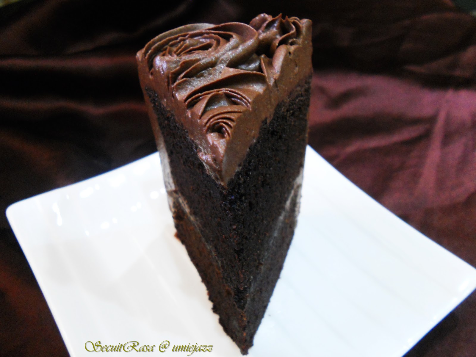 Secuit Rasa: CHOCOLATE BLACKOUT CAKE