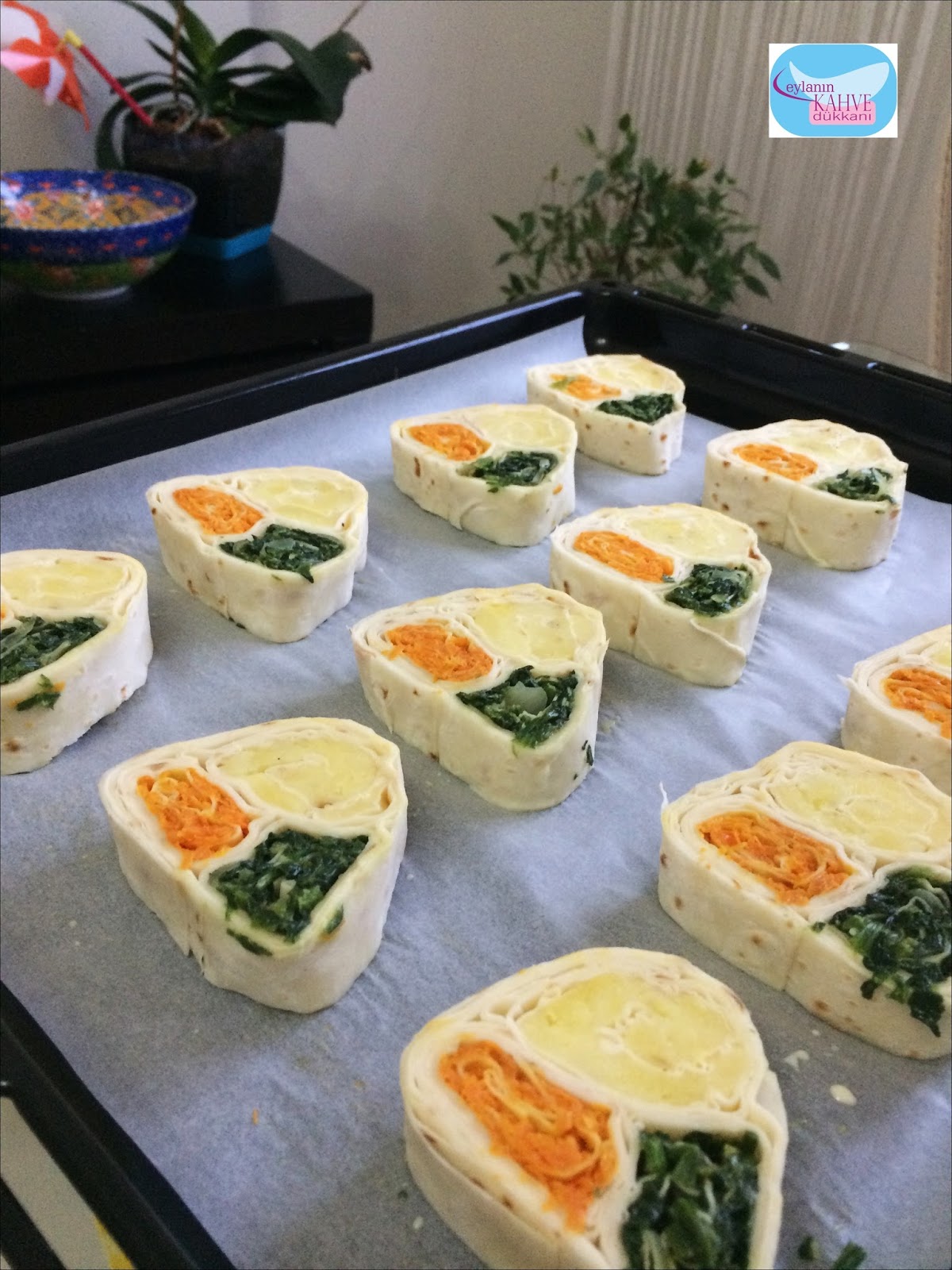 Gösterişli Üç Renk Börek Leyla�nın Kahve Dükkanı