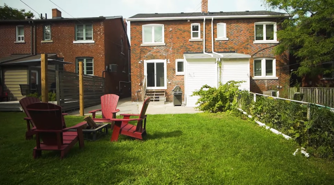 22 Interior Design Photos vs. 29 Springdale Blvd, Toronto Luxury Home Tour