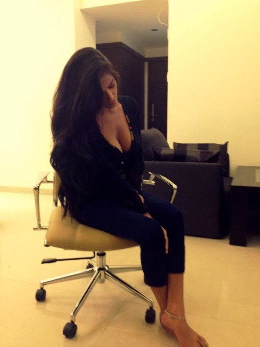 Sexy Poonam Pandey's Bra Secret Revealed! | CrackRaxx