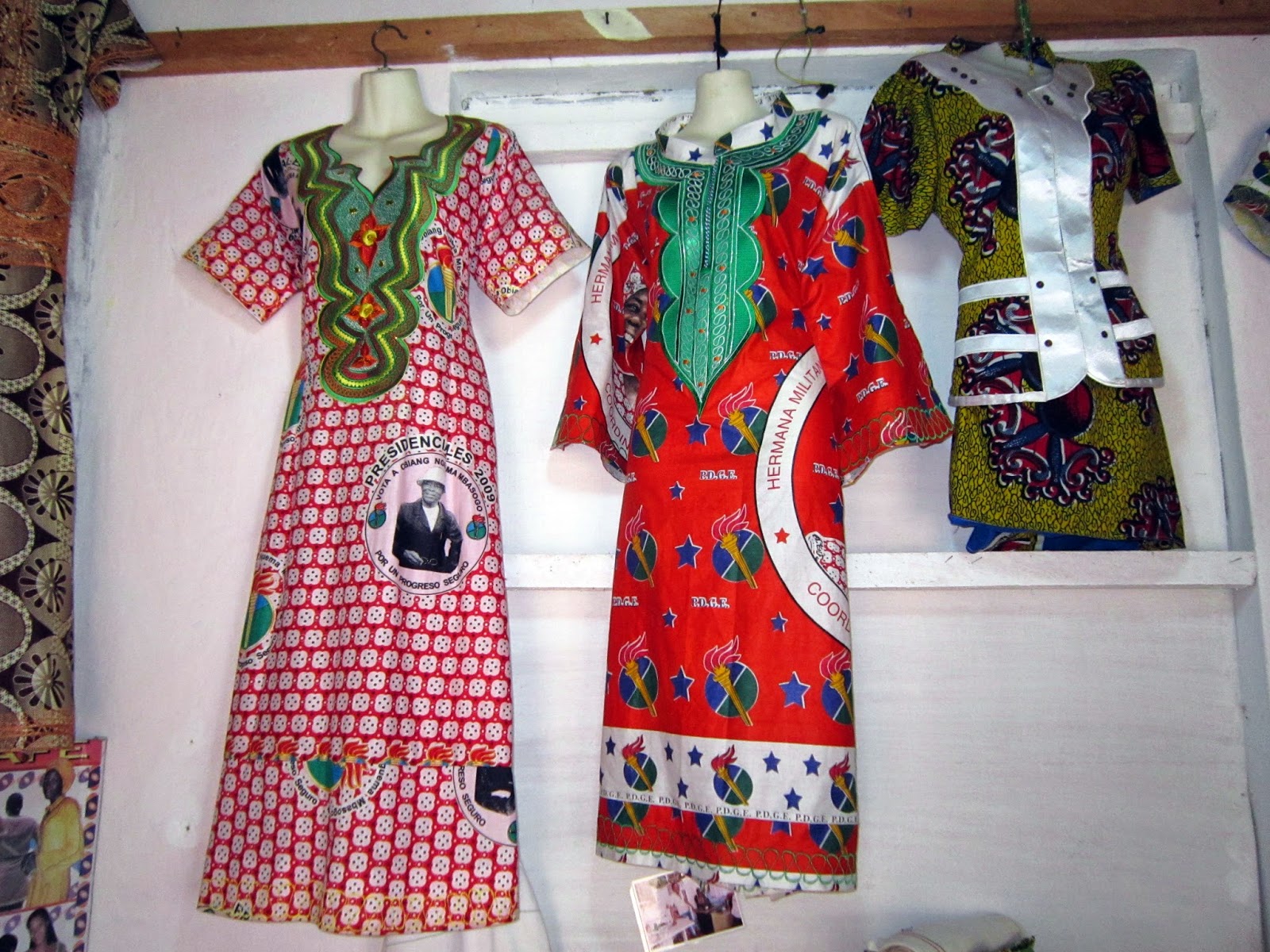 Lazos y Vestidos: La moda en África.