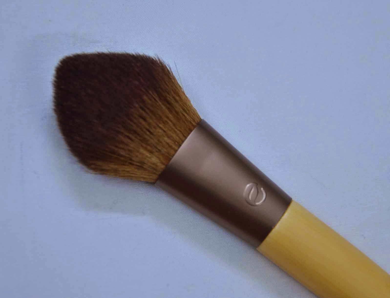 Saky'z Corner ecoTOOLS tapered blush brush review, measurements and