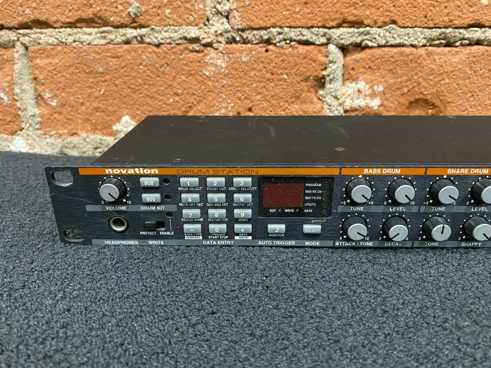 MATRIXSYNTH: Novation DrumStation SN 010320