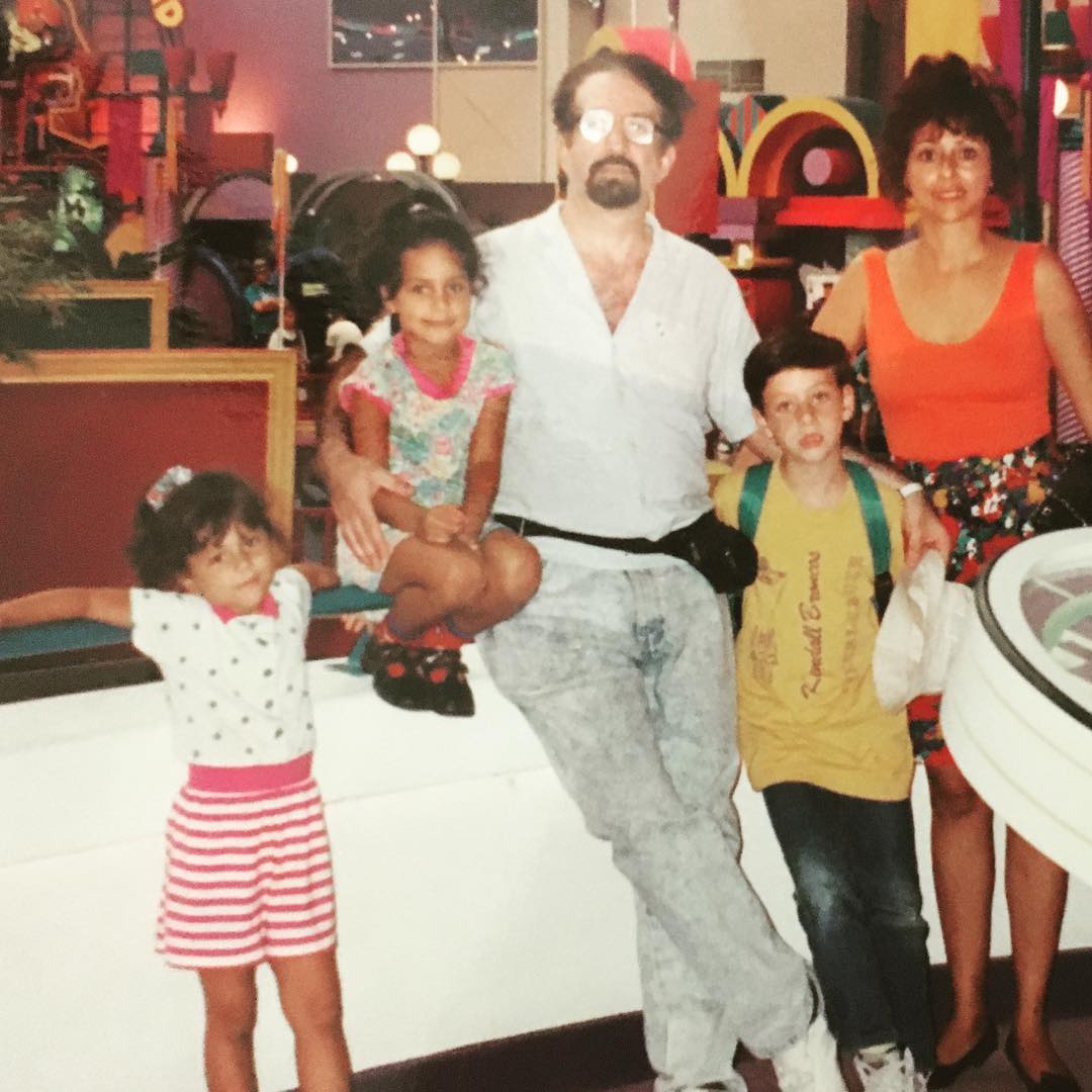 LES PRESENTO A MI FAMILIA. Con mi señora y nuestros hijos: Vanesa, Clara Natali, Raul