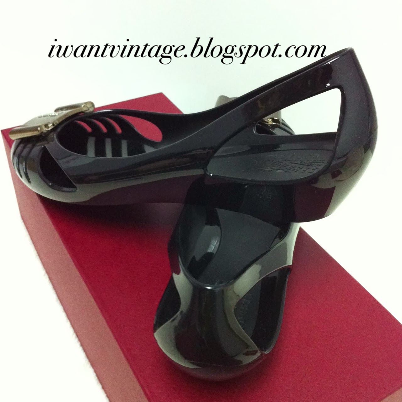 salvatore ferragamo bermuda flats