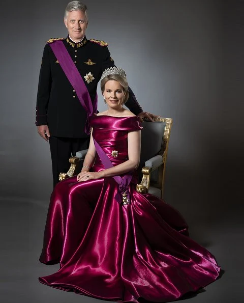 On the occasion of King's Day (Koningsdag), new official photos of Belgian King Philippe and Queen Mathilde. Diamond Tiara, satin gown