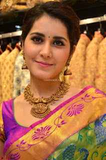 Raashi Khanna in colorful Saree looks stunning at inauguration of South India Shopping Mall at Madinaguda ~  Exclusive Celebrities Galleries 008