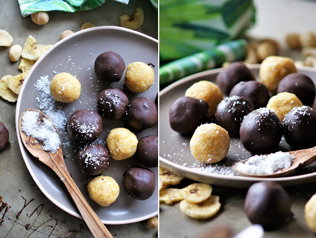  Fruchtige Kokoskugeln mit Bananenchips und Aprikosen