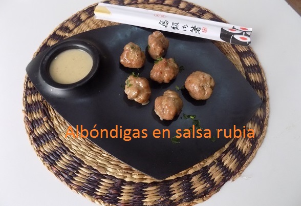 Albóndigas en salsa rubia