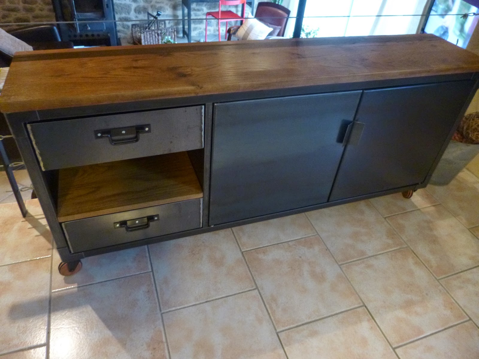 C.FACTORY CREATION: MEUBLE TV A ROULETTES