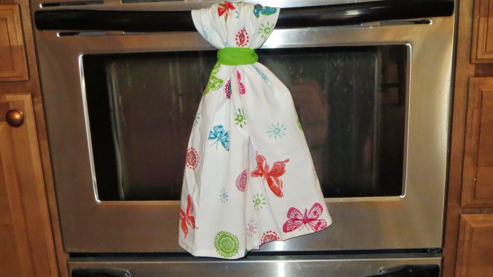 Ramona Avenue No sew kitchen stove hand towelA 2 minute craft