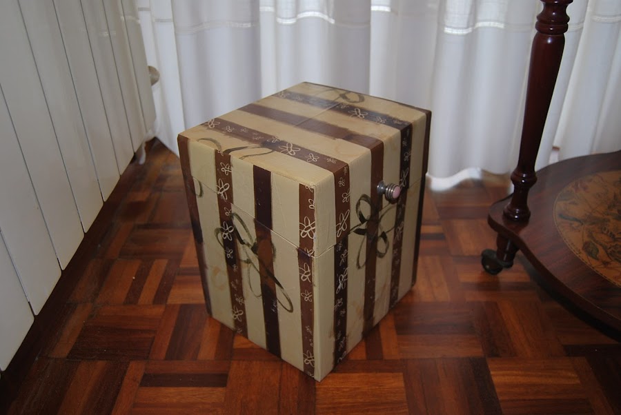 Como forrar una caja de vino de carton, como hacer una caja de regalo.