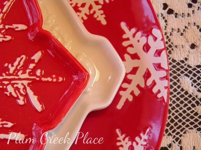 red and white snowflake plates, Christmas tablescape