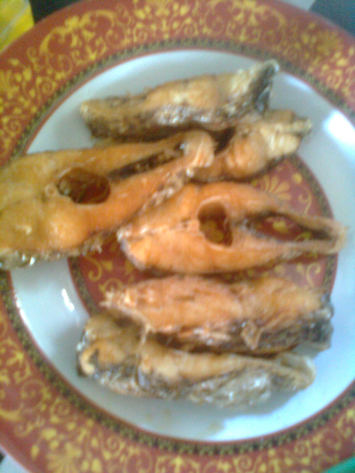 Ikan nila bumbu kuning (acar)
