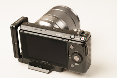 Hejnar PHOTO SN-5N Mod L Bracket on SONY NEX-5N back view