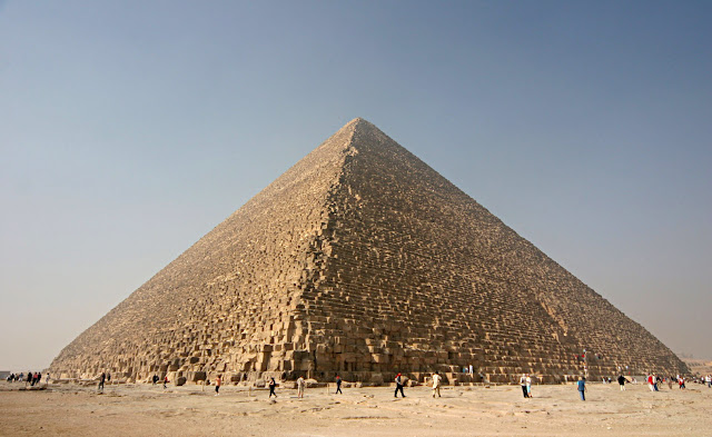 من أسرار الفراعنة : ألغاز من مصر القديمة أثارت حيرة العلماء الجزء الاول Kheops-Pyramid