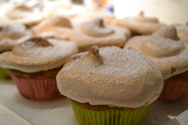 So sweet - Rhabarber-Baiser Törtchen - The Recipe Suitcase