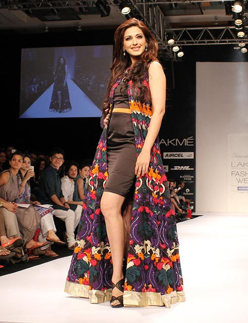 Sonali Bendre for Siddharth Tytler1 -  Bollywood celebs at Lakme Fashion Week 2012