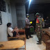 Pantau pelaksanaan PPKM, Koramil dan polsek Tambakromo patroli bareng