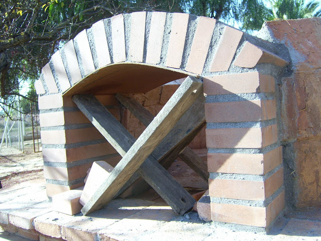 MundoCharly: Construccion de un Horno de Leña - Capitulo Septimo: "La