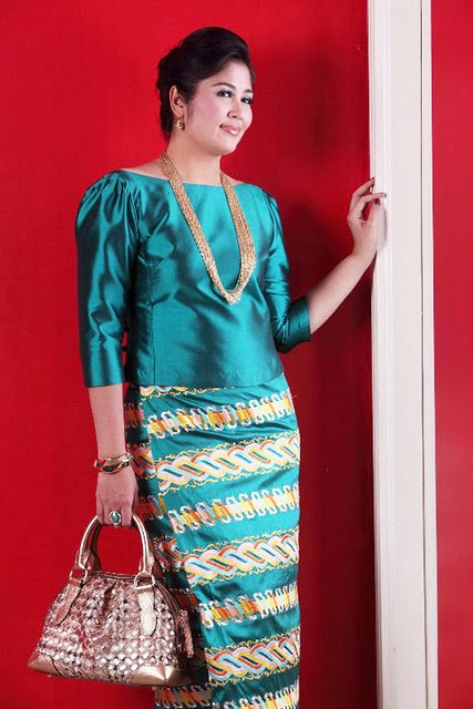 Cute Wallpapers: Myanmar Popular Actress: Soe Myat Thuzar