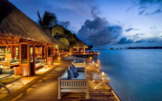 Hotel overlooking the ocean in the Bahamas
