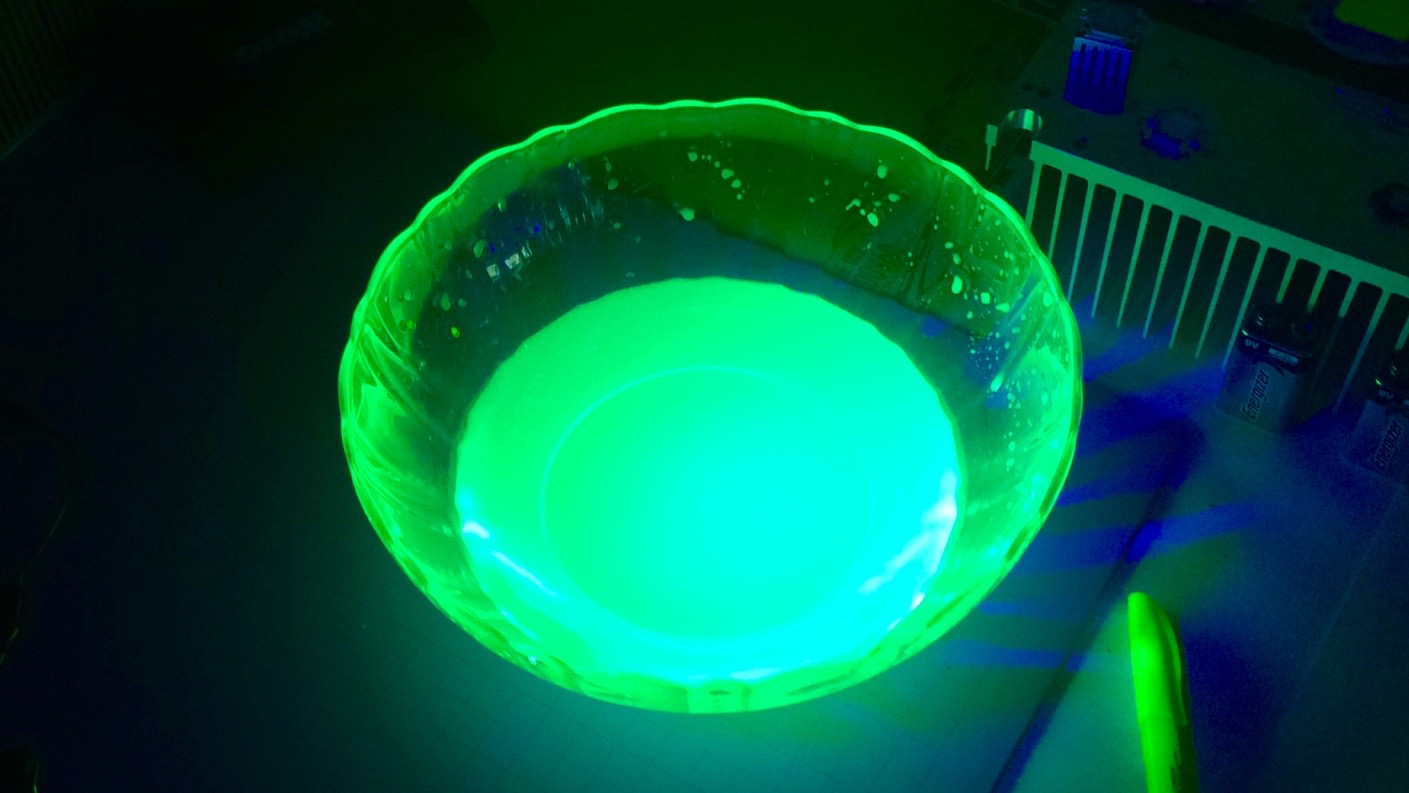 Phosphorescence / Flourescence Part 1 Experiments with Fluorescence