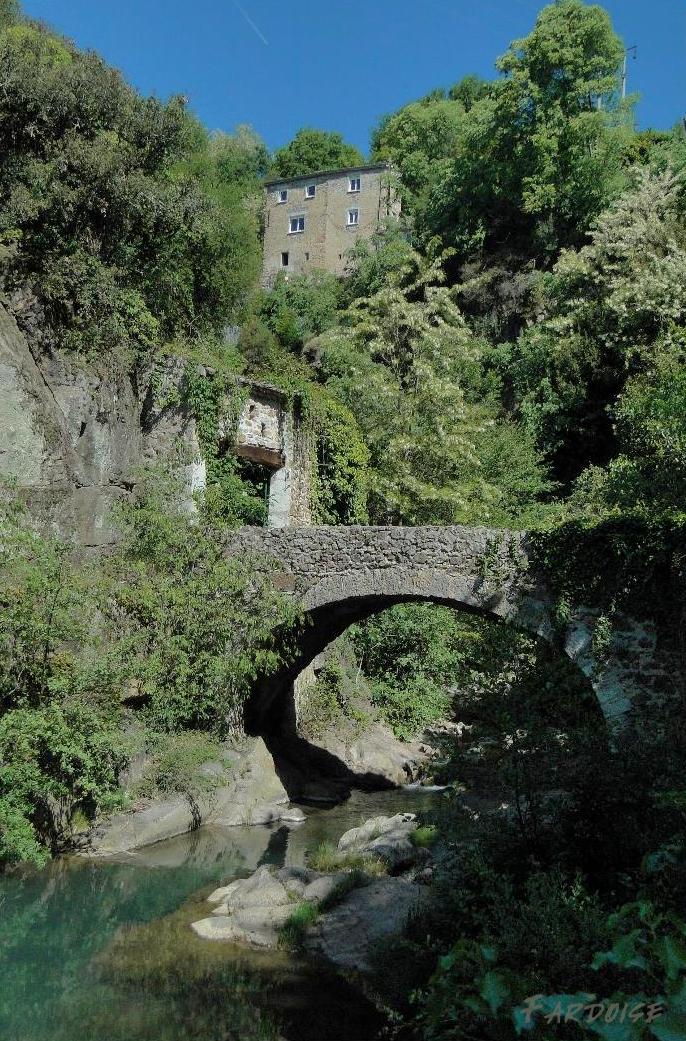 Entre Ardèche et Drôme Charmes sur Rhône le pont sur l'Embroye Entre Ardèche et Drôme Charmes sur Rhône le pont sur l'Embroye