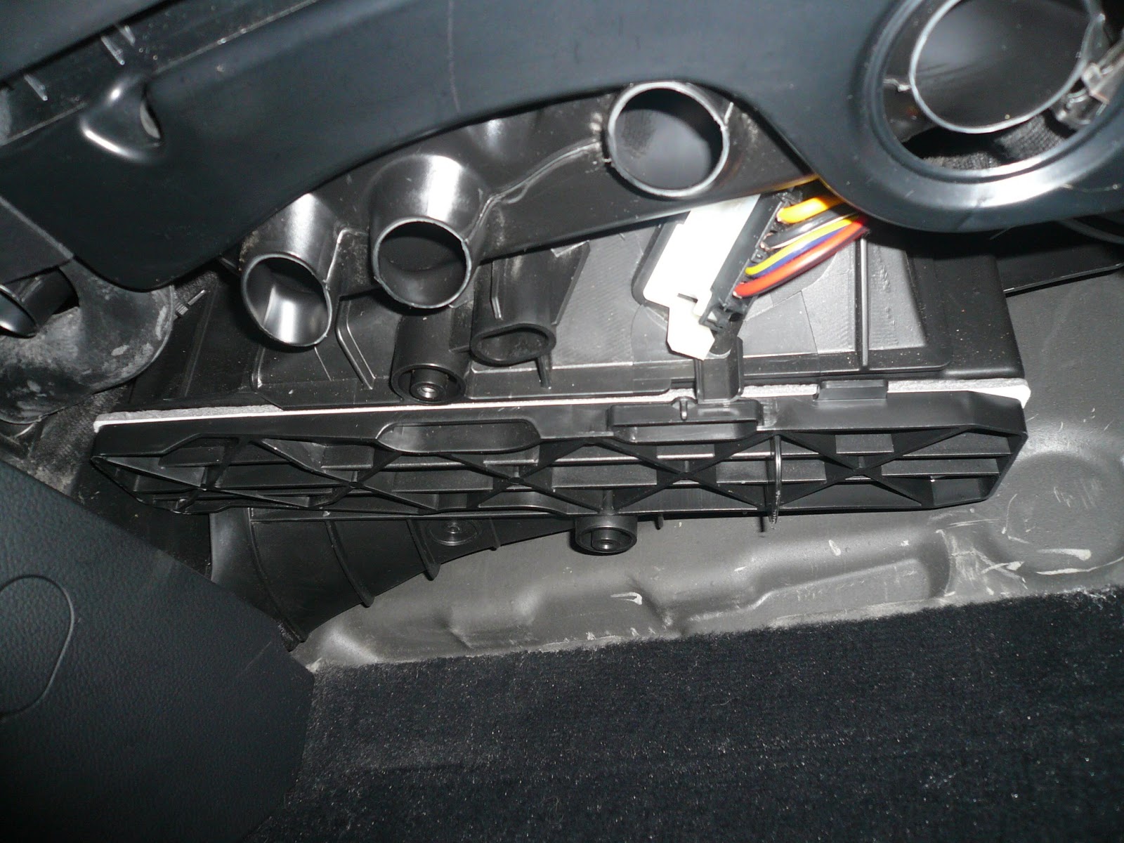 VW Passat Repair How To Replace the Air Cabin (AC) Filter on a 2006 VW