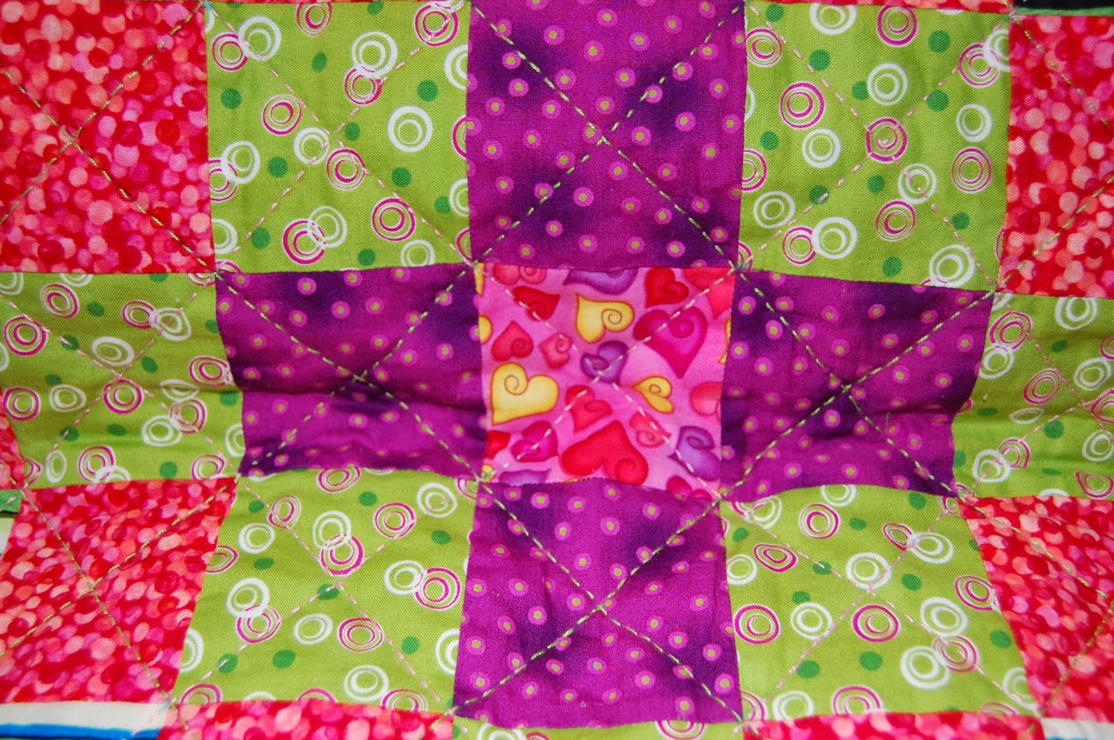 The Domestic Quilter Machine Quilting & Binding Prairie Points on