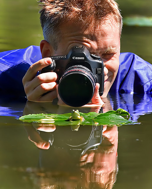 15 Crazy Photographers Doing ANYTHING For The Perfect Shot