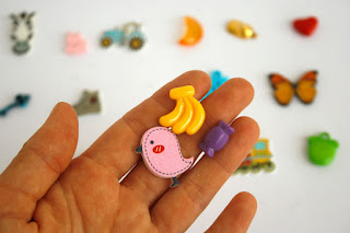 TomToy Hebrew Alphabet trinkets, objects, Language miniatures, A-Z phonics, ABC box, letter sounds, multilanguage, multilingual. אלפבית עברית