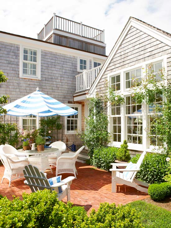 3 Dreamy Backyards That Will Make You Want to Stay Home