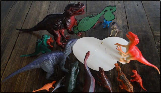 dinoleyendo.JPG