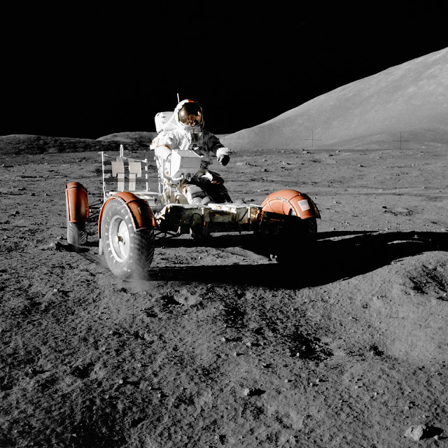 Apollo 17 misyonuyla Ay'a giden ekipten astronot Eugene A. Cernan araştırma gezisi yaparken