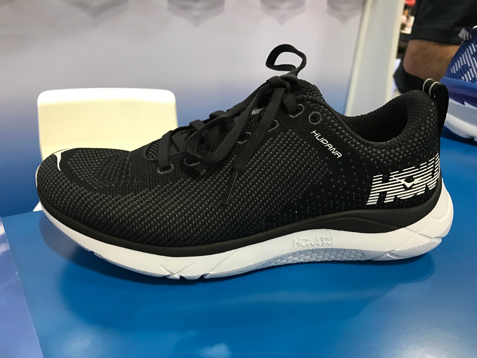 hoka one one hupana